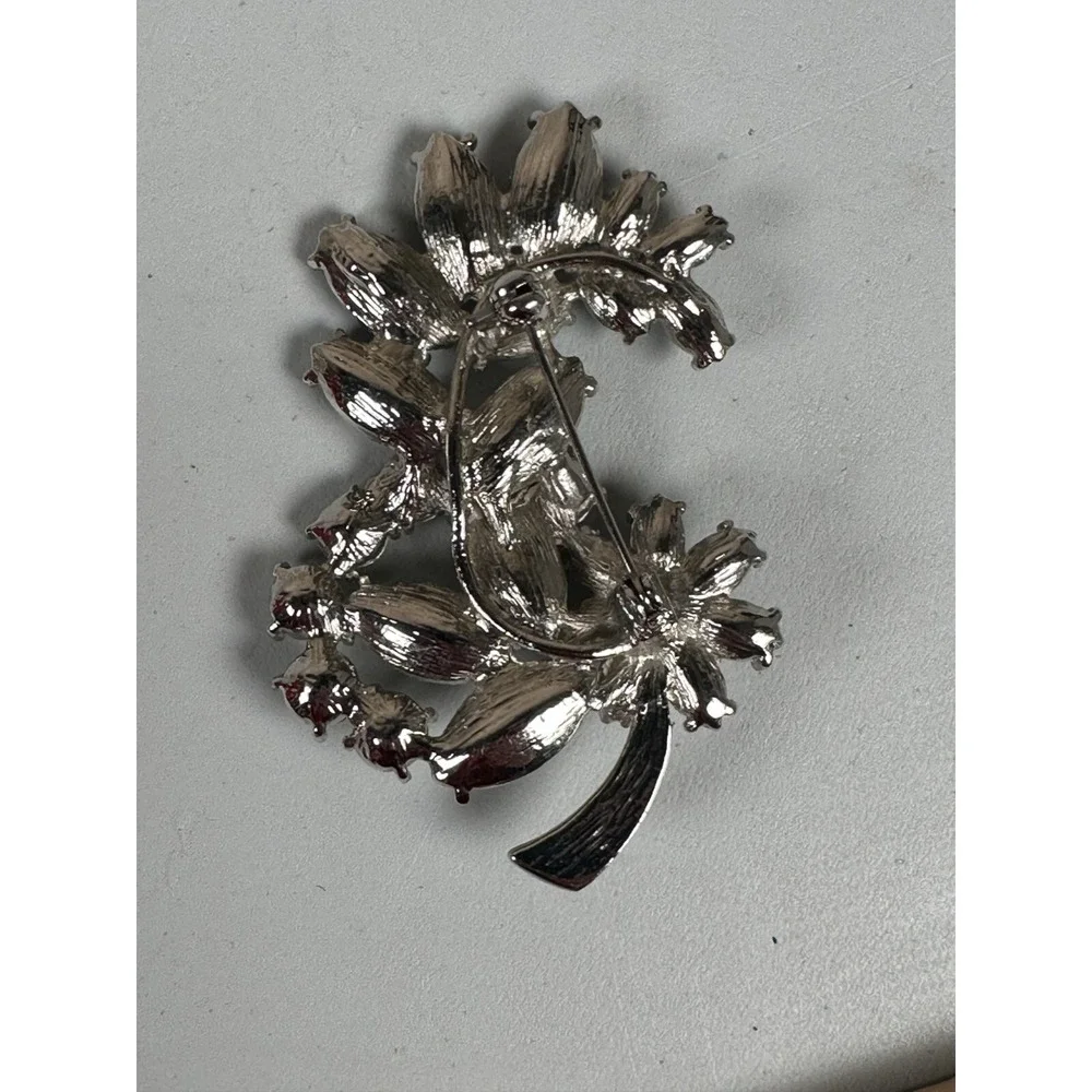 Vintage Clear Rhinestone Brooch Pin Silver Tone Statement Colors In‎ Light